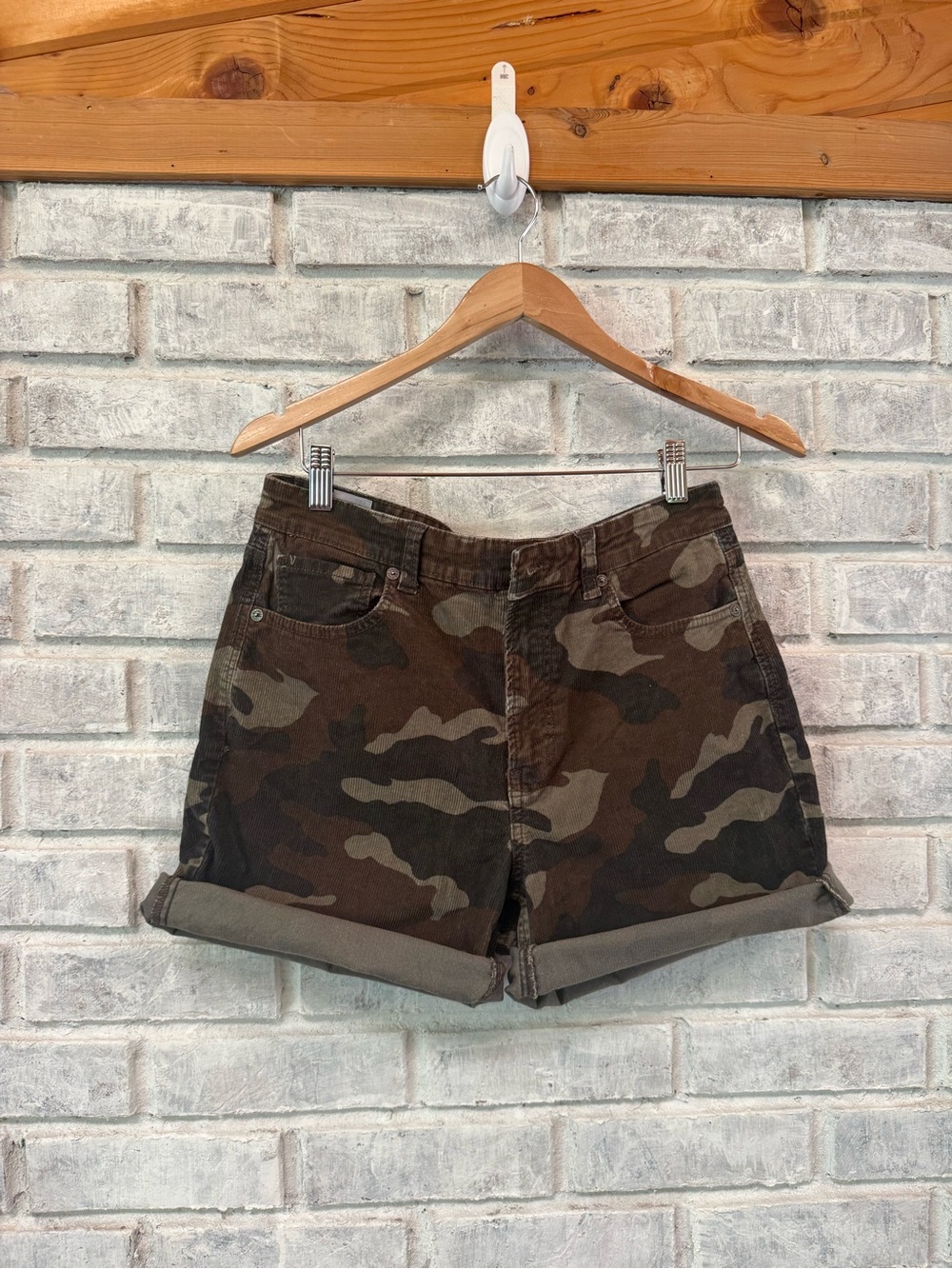American Eagle Outfitters Camo Rolled Hem Jean Shorts - Green & Brown